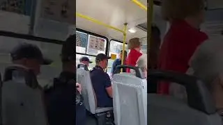 Неадекватная женщина в маршрутке приставала к парню  в Красном Селе