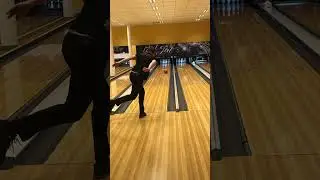 How dare you ?!? - 10 pin is mean! #bowling #messenger #2hands #osku #miss #missed #sport