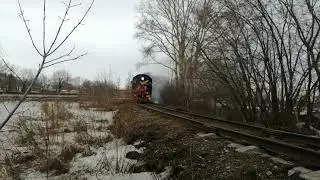 ТЕПЛОВОЗ ТЭМ2-5187 С ПРИВЕТЛИВОЙ БРИГАДОЙ В ПОДЪЕМ