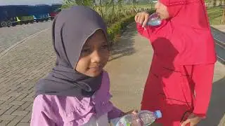 Tasya dan tiara di taman menara pandang teratai purwokerto