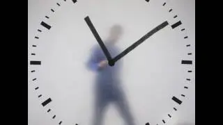 The hands of Maarten Baas Schiphol clock are drawn on in real time