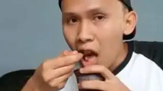 makan es krim campur boncabe dan kecap rasanya? 