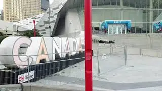 Walk in Toronto - the CN Tower
