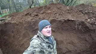 Копаем яму для кессона, готовимся сделать водопрвод и завести воду в дом