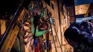 India’s biggest Durga Mata Lifting with Crane | Tallest Durga Idol Transporting for visarjan