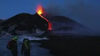 Der Ätna brodelt: Europas größter Vulkan bietet spektakuläre Feuershow