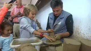 В гончарной мастерской острова Крит
