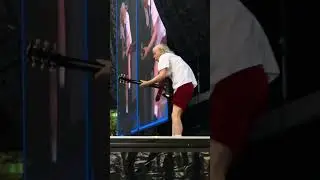 а ведь правда 😆 Бедные звукачи)))