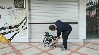 Full folding and unfolding of trifold bike