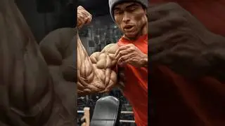 Young Bodybuilding AI Biceps Muscle Pump Crazy Flex Styrke Studio