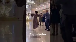 Девушка поразила всех мужчин танцем 🔥😀
