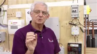 QR code 15 -- Voltage test on a photovoltaic array