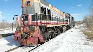 ТЭМ2У-9199 ОСАЖИВАЕТ КРЫТЫЙ ВАГОН
