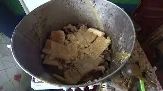 Перетопка сот на воск, испытание пресса для воска версия 4)))
