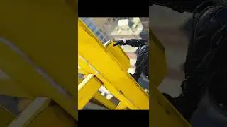 Venon Spider-Man with Black webs Mod stops the crane from falling