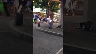 habang AKO nakatambay SA plaza narinig KO tung Boses Ng binata na kumanta Ng April boy #viralvideo