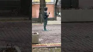 Памятник Цою на том месте  где заканчивается фильм «Игла» 