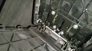 Как разобрать подлокотник на Nissan Tiana