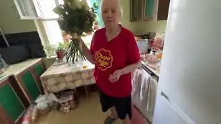 бабушка Leva2k телевизор смотрит. Надо ехать в Северную Корею Ким Чен Ын 