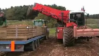 Dewulf RCE3060 self propelled potato harvester