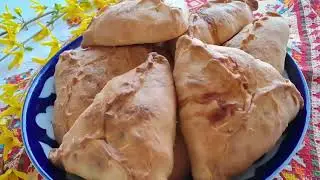 Echpochmak, a triangular pastry with potatoes and meat, is a Tatar baked delicacy.