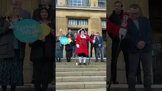 Norwich City Crier announces the start of Living Wage Week 2023