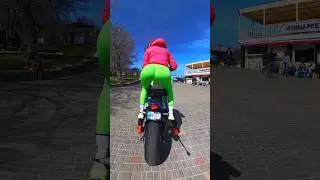 Сядь я СКАЗАЛ!…😡 Мужик засмотрелся на девушку на мотоцикле🫣