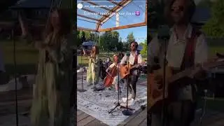 Тёплая акустика для тёплой свадьбы в Country Club Polyana