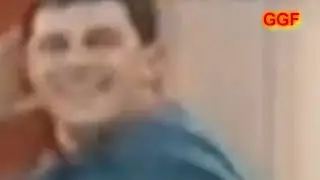 Женя красиво исполняет