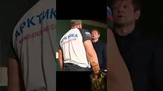 Качок пытался дать ЛЕЩА Емельяненко, но сильно ПОЖАЛЕЛ 😱 #shorts