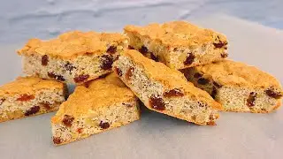 Veloce per tè o caffè. Deliziosi biscotti con noci e uvetta.