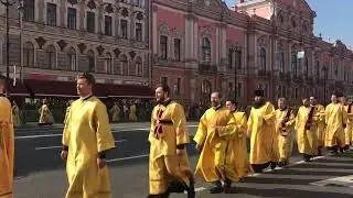 Крестный ход в честь Дня перенесения мощей святого Александра Невского.