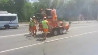 Это кривой рог детка😂😂😂😂я был ф шоке от столь качественного ремонта дороги.тут ездит мэр.