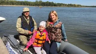 Прогулка по река на лодке. Отдых на базе.