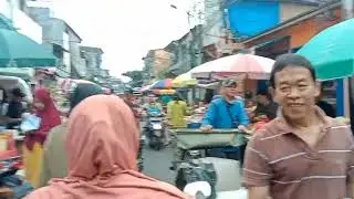 Cloudy weather in the morning at a traditional market in central Jakarta...🌩️🌩️🌩️