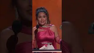 Забавный момент с Сальмой Хайек и Майклом Китоном на SAG Awards 2022г 😅 