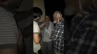 Боз як муйсафеда капидан дар хонай хамсояш