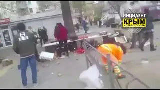Разборки в стиле девяностых - в Севастополе с кулаками разгоняли стихийный рынок