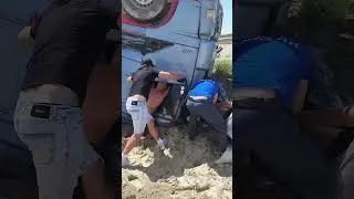 Спасение на трассе Таврида в Крыму: В нужное время и в нужном месте оказались сотрудники МЧС России
