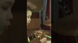 6-летний барабанщик Роман Перескок в свои юные годы уже играет с профессиональным оркестром 
