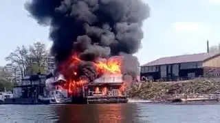 Дебаркадер на Сухой Самарке горит