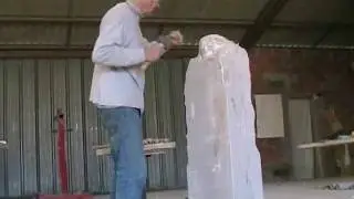 Sculpture sur pierre : création d'une Vierge en taille directe -1