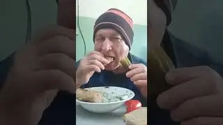 Ем котлеты на обед