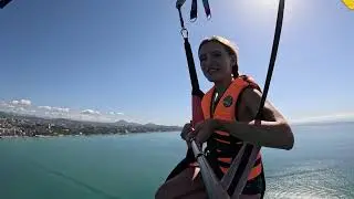 полёт на парашюте над морем 🌊