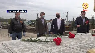 Врио Главы Чувашии Олег Николаев возложил цветы к памятнику в селе Шихазаны