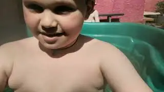 еду с ночёвкой к бабушке в сад.