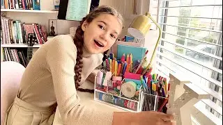WHAT'S IN MY DESK?? - How I Organize My Desk for School | Stationary