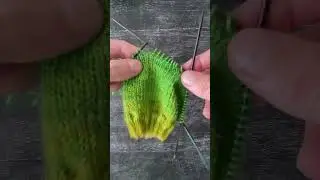 Вяжу чудесные носочки спицами 🥰
