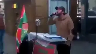 Парень красиво спел нашид в Москве
