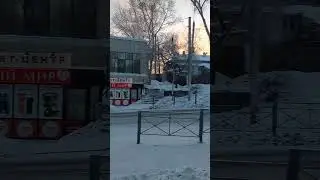 Иркутск. Привокзальная площадь ЖД вокзала. Церковь.
